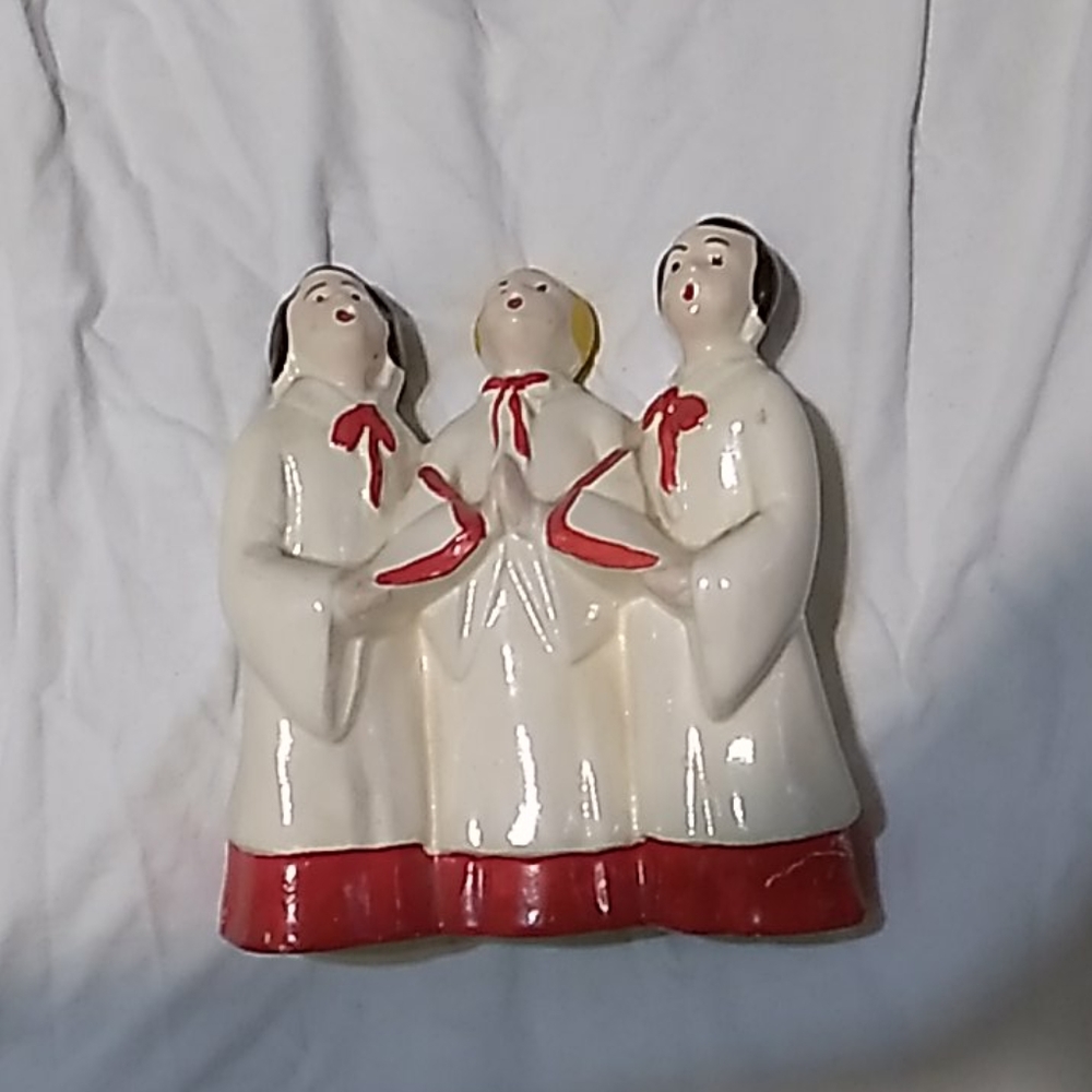THE SINGING TRIO